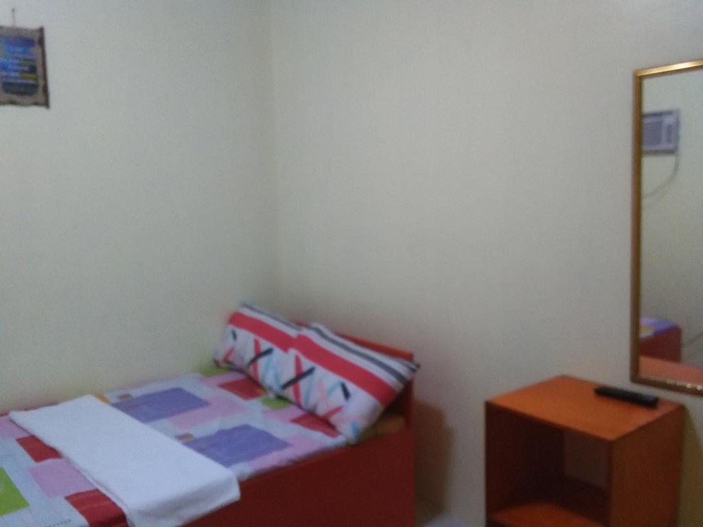Aranas-Carillo Travellers Inn Kalibo Quarto foto